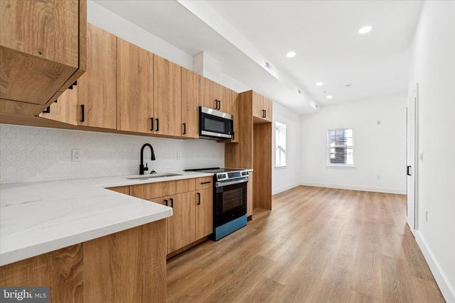 2424 W THOMPSON ST, Philadelphia, PA 19121