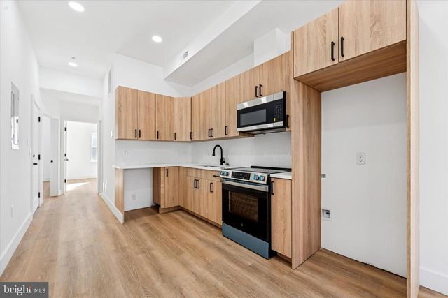 2424 W THOMPSON ST, Philadelphia, PA 19121