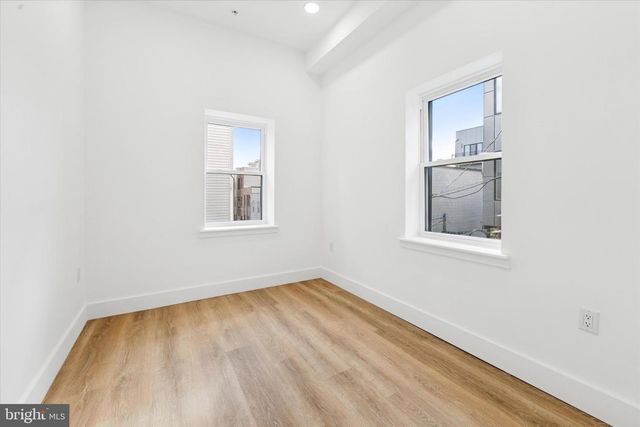 2424 W THOMPSON ST, Philadelphia, PA 19121