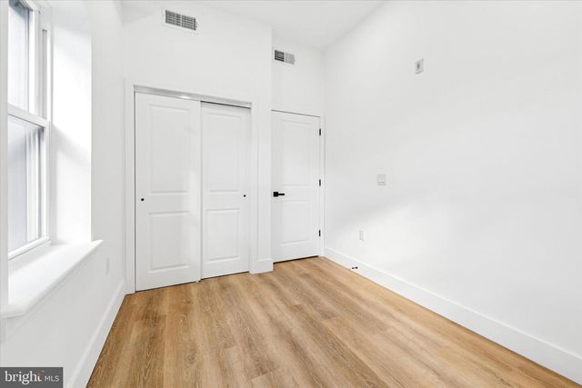 2424 W THOMPSON ST, Philadelphia, PA 19121