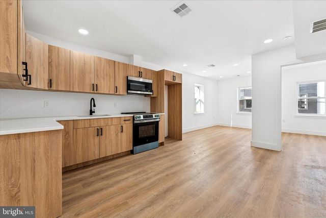 2424 W THOMPSON ST, Philadelphia, PA 19121