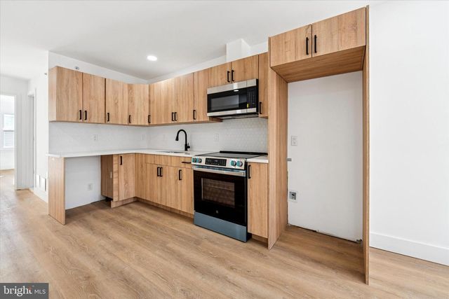 2424 W THOMPSON ST, Philadelphia, PA 19121