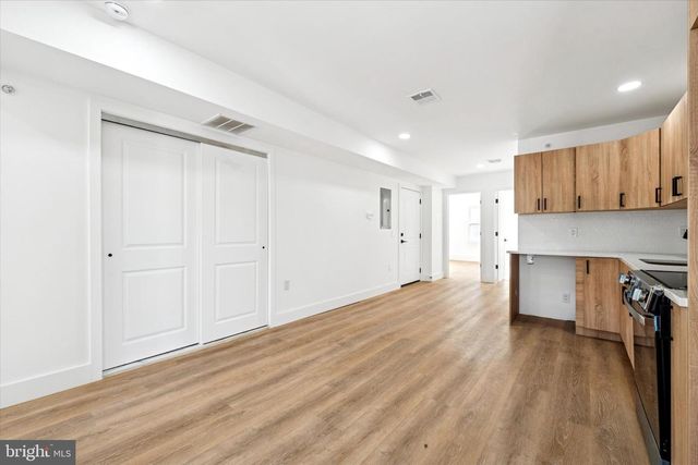 2424 W THOMPSON ST, Philadelphia, PA 19121