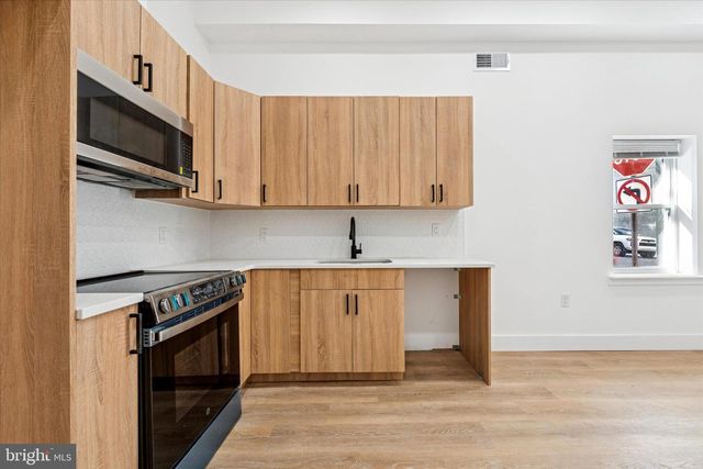 2424 W THOMPSON ST, Philadelphia, PA 19121