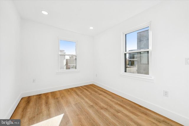 2424 W THOMPSON ST, Philadelphia, PA 19121