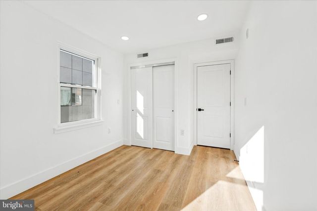 2424 W THOMPSON ST, Philadelphia, PA 19121