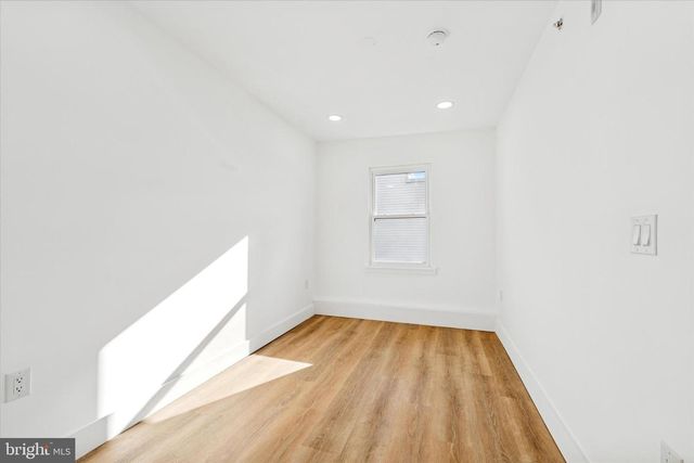 2424 W THOMPSON ST, Philadelphia, PA 19121