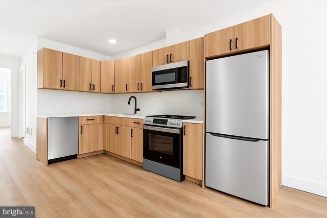 2424 W THOMPSON ST, Philadelphia, PA 19121