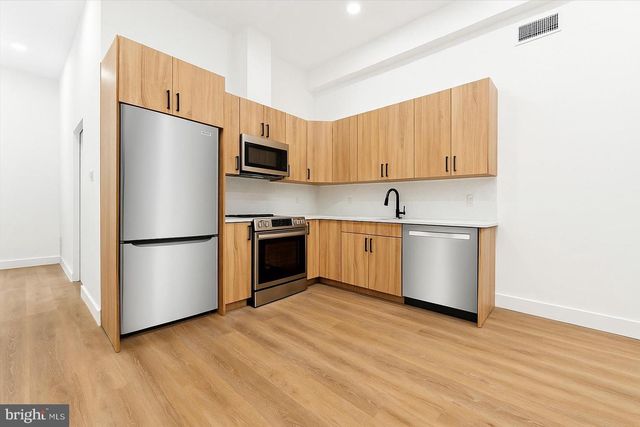 2424 W THOMPSON ST, Philadelphia, PA 19121