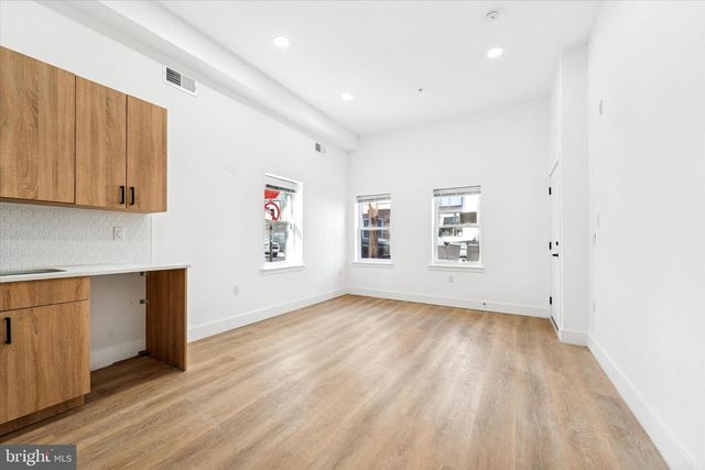 2424 W THOMPSON ST, Philadelphia, PA 19121