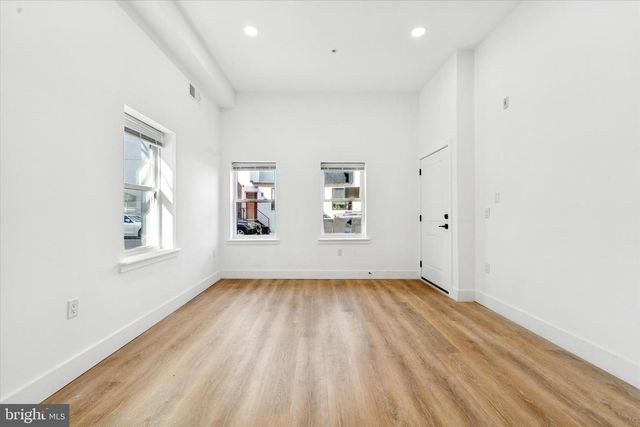 2424 W THOMPSON ST, Philadelphia, PA 19121