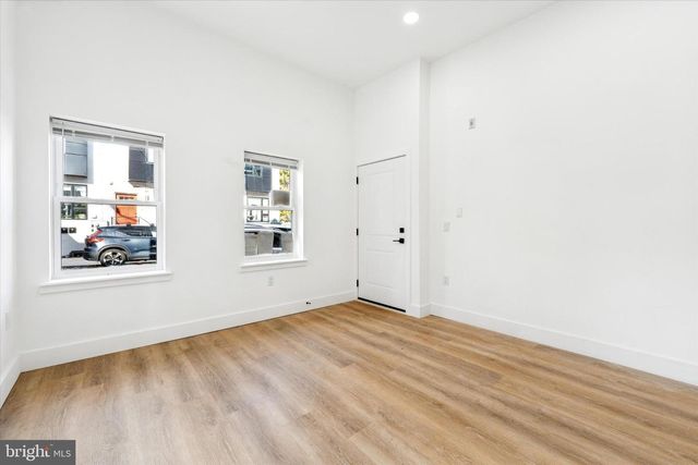 2424 W THOMPSON ST, Philadelphia, PA 19121