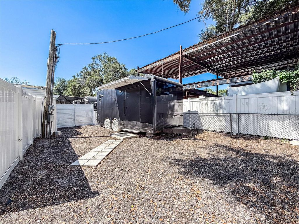 Image 18 of property listing at 5807 BARRY LANE, Tampa, FL 33634
