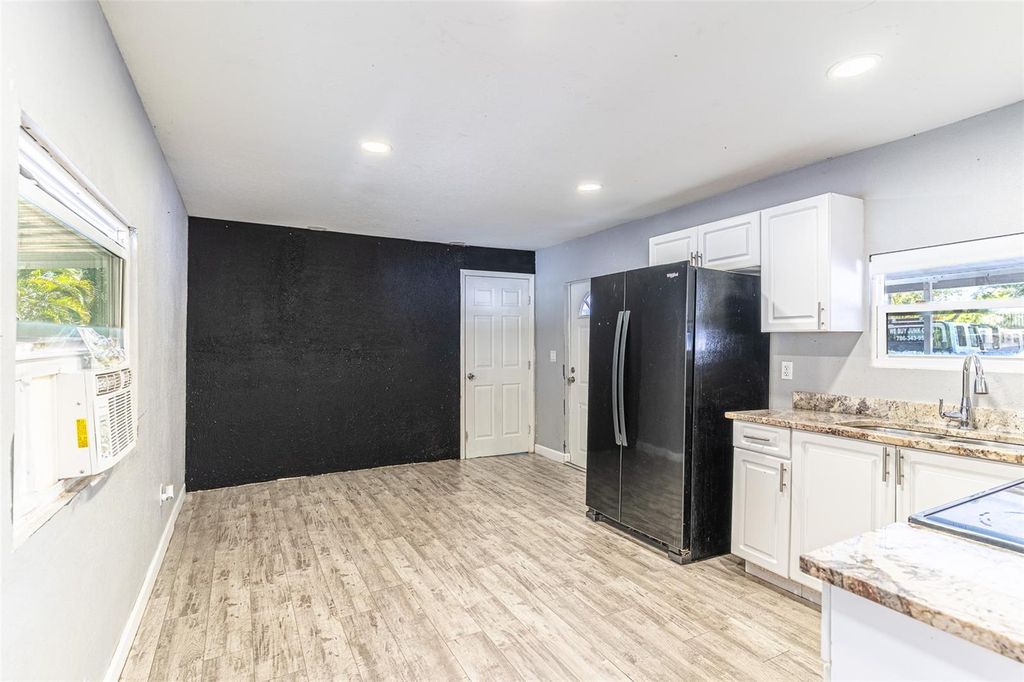 Image 3 of property listing at 5807 BARRY LANE, Tampa, FL 33634