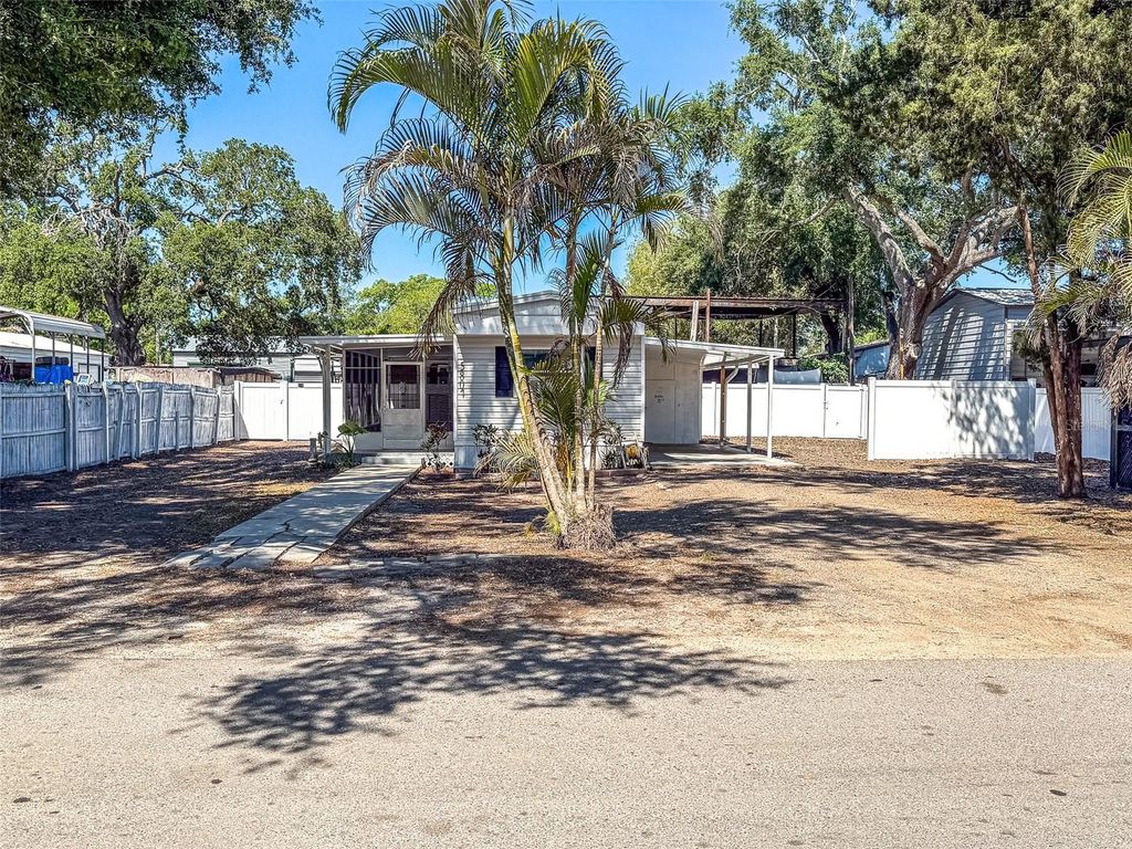 Image 22 of property listing at 5807 BARRY LANE, Tampa, FL 33634
