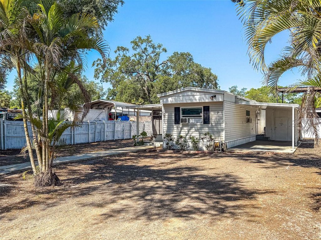 Image 23 of property listing at 5807 BARRY LANE, Tampa, FL 33634