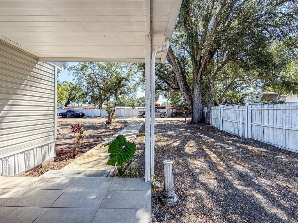 Image 26 of property listing at 5807 BARRY LANE, Tampa, FL 33634