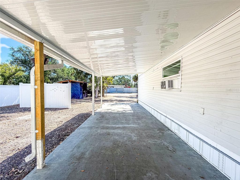 Image 28 of property listing at 5807 BARRY LANE, Tampa, FL 33634