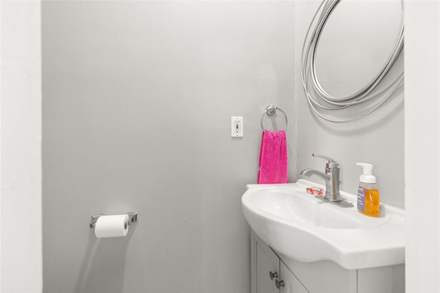 906 Higgins, Humble, TX 77338