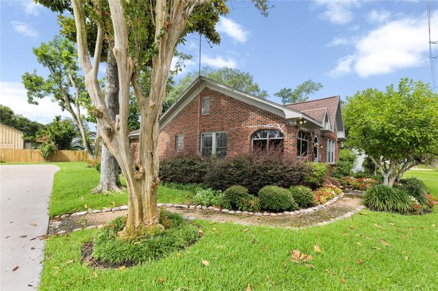 906 Higgins, Humble, TX 77338