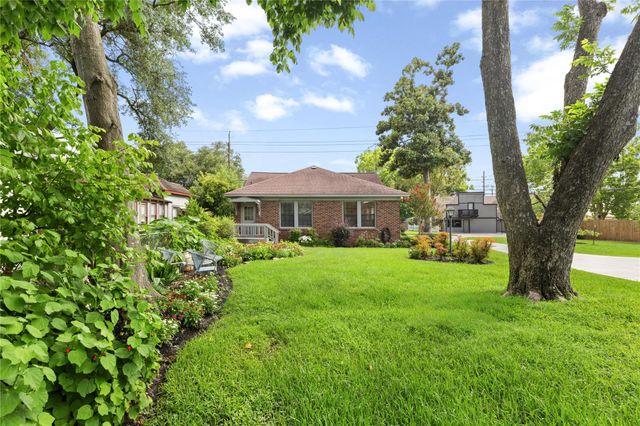 906 Higgins, Humble, TX 77338