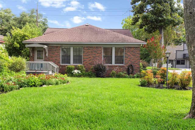 906 Higgins, Humble, TX 77338