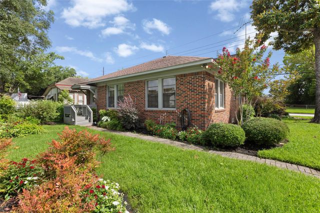 906 Higgins, Humble, TX 77338