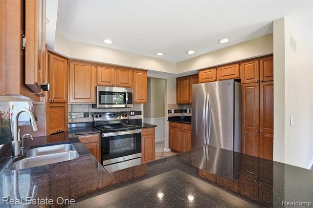 24889 Sutherland Drive, Novi, MI 48374