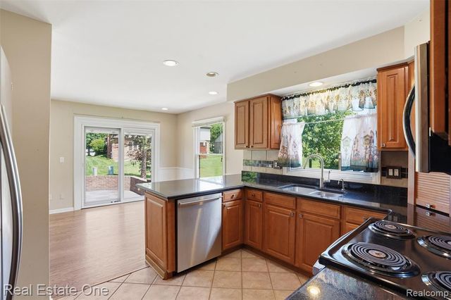 24889 Sutherland Drive, Novi, MI 48374