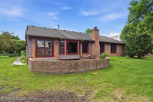 24889 Sutherland Drive, Novi, MI 48374