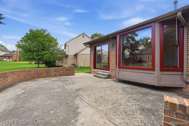 24889 Sutherland Drive, Novi, MI 48374