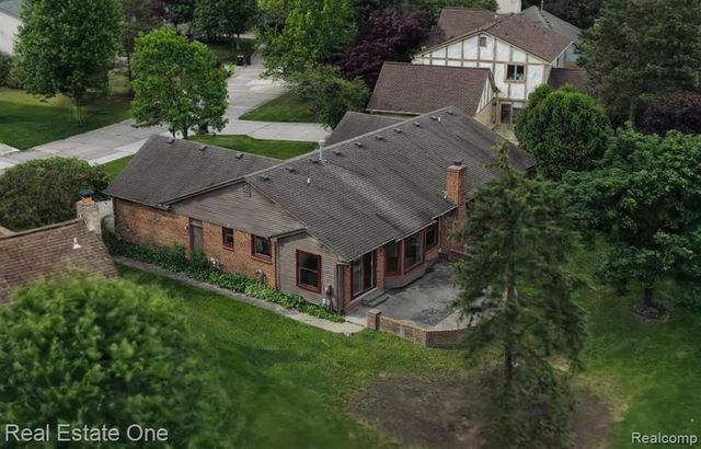 24889 Sutherland Drive, Novi, MI 48374