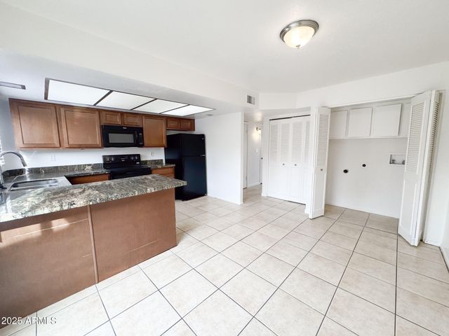 6729 N 44TH Avenue, Glendale, AZ 85301