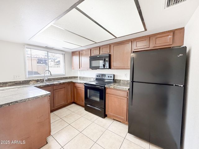 6729 N 44TH Avenue, Glendale, AZ 85301