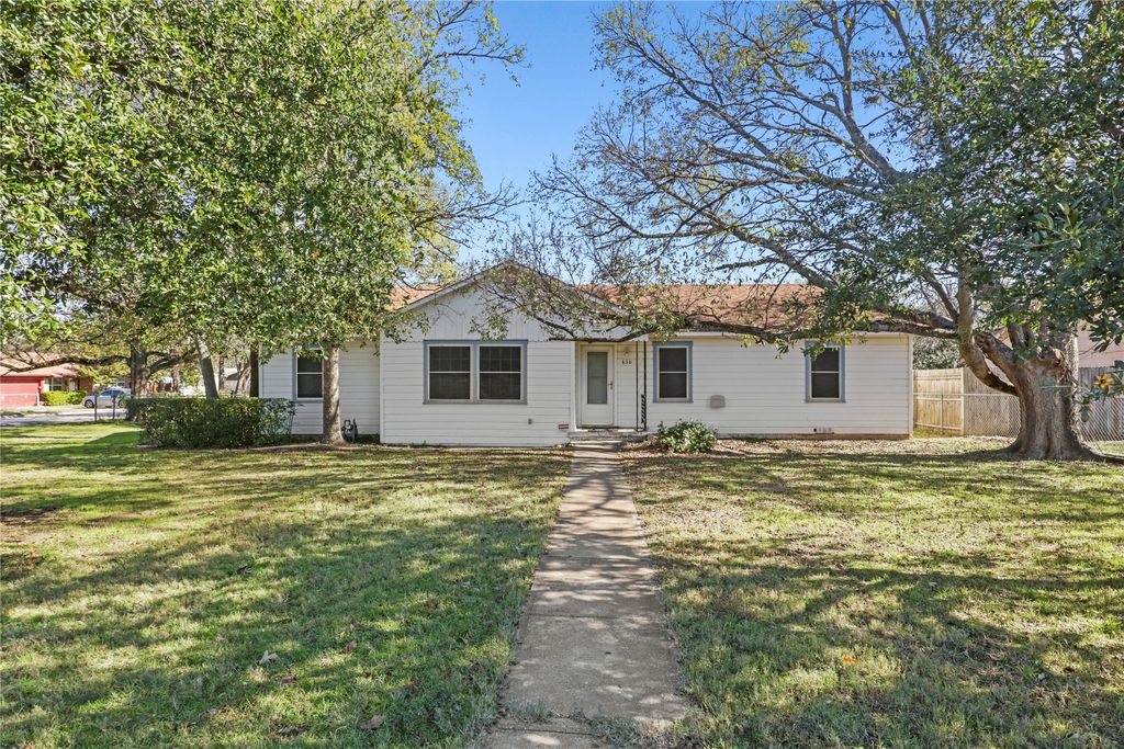 630 Easley Street, White Settlement, TX 76108