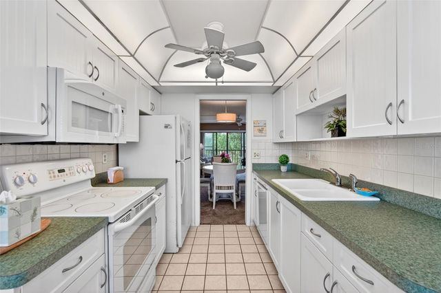 505 30TH AVENUE W E303, Bradenton, FL 34205