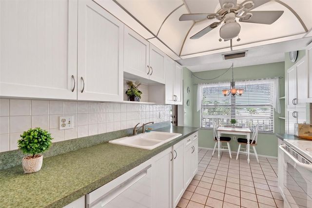 505 30TH AVENUE W E303, Bradenton, FL 34205