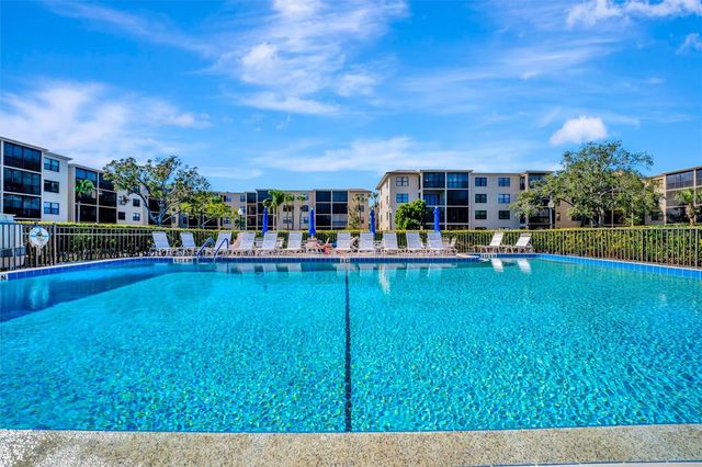 505 30TH AVENUE W E303, Bradenton, FL 34205