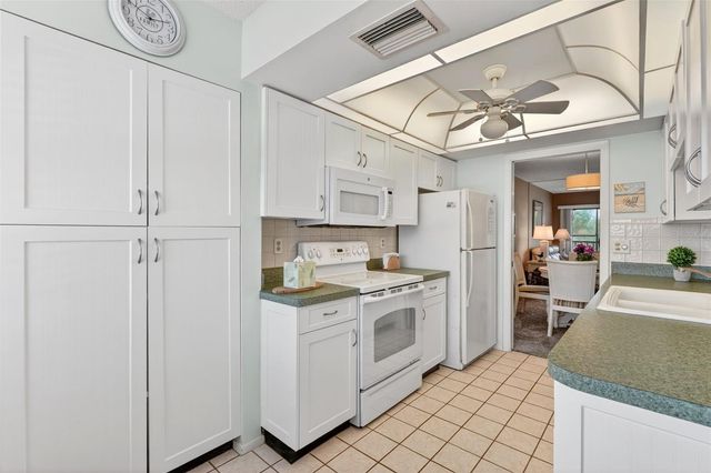 505 30TH AVENUE W E303, Bradenton, FL 34205
