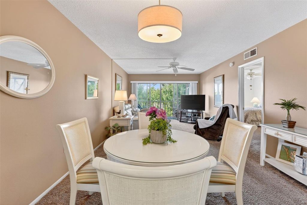 Image 15 of property listing at 505 30TH AVENUE W E303, Bradenton, FL 34205