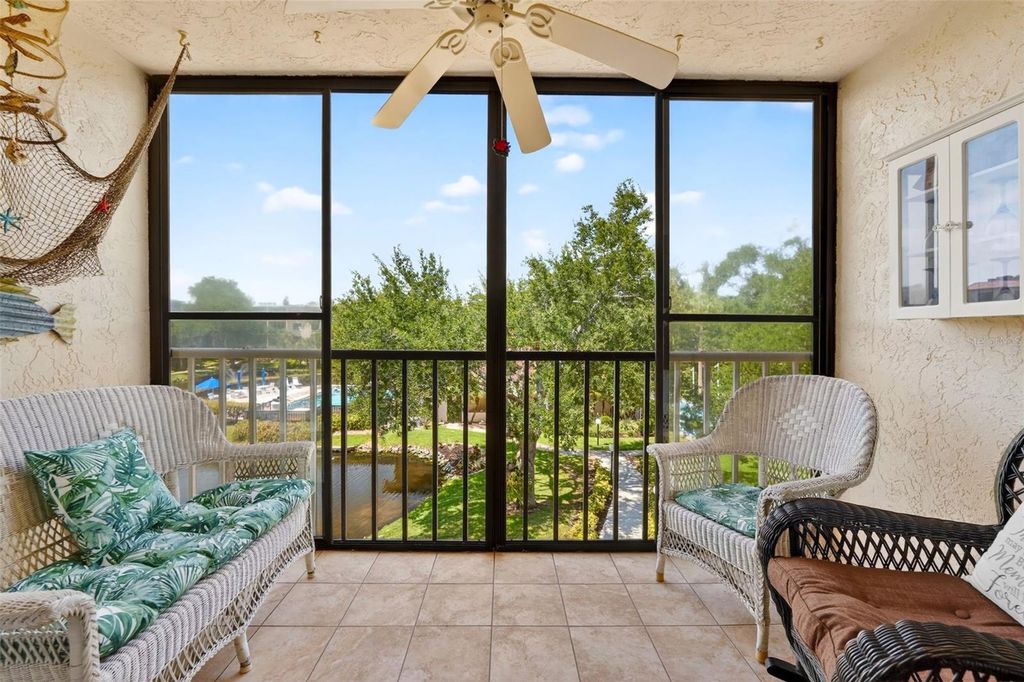 Image 19 of property listing at 505 30TH AVENUE W E303, Bradenton, FL 34205