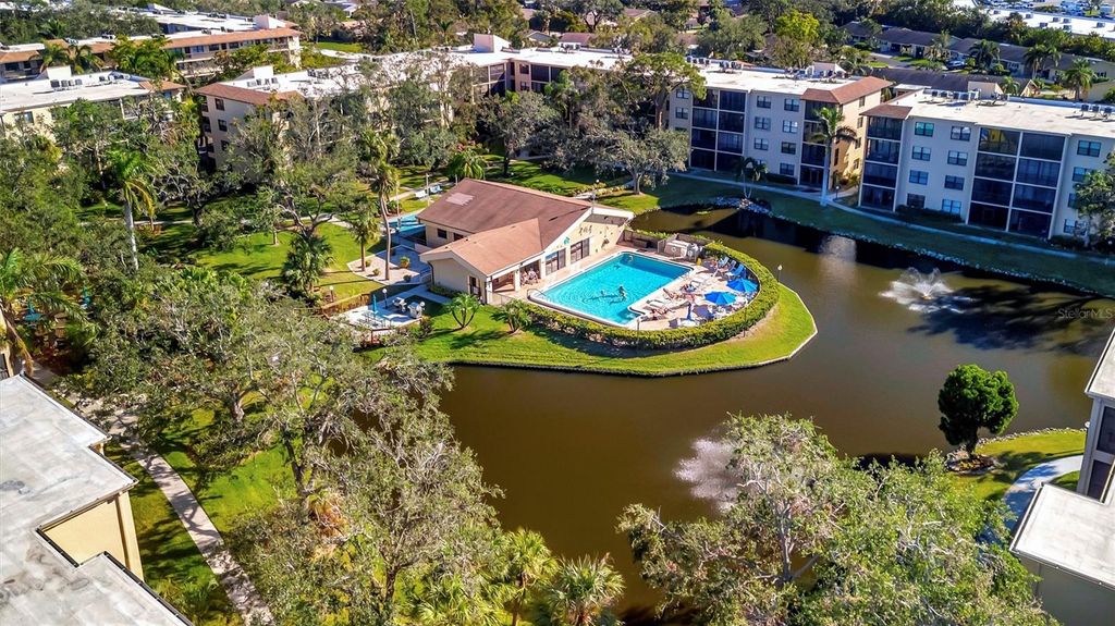 Image 35 of property listing at 505 30TH AVENUE W E303, Bradenton, FL 34205
