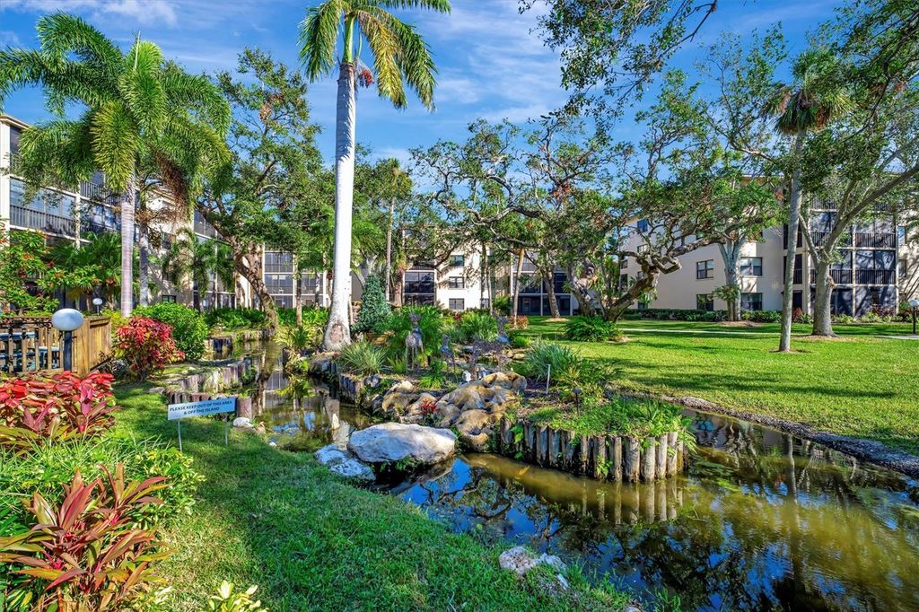 Image 44 of property listing at 505 30TH AVENUE W E303, Bradenton, FL 34205