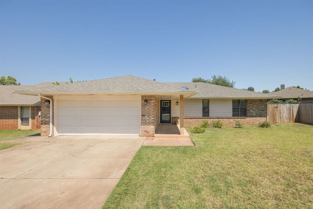 312 Country Side Trail, Edmond, OK 73012