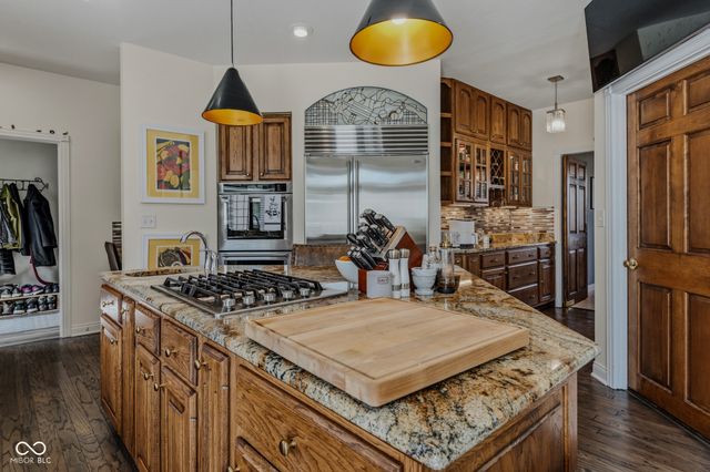 4695 Stonebridge Court, Columbus, IN 47201