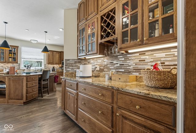 4695 Stonebridge Court, Columbus, IN 47201