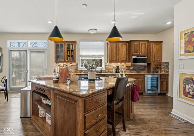 4695 Stonebridge Court, Columbus, IN 47201