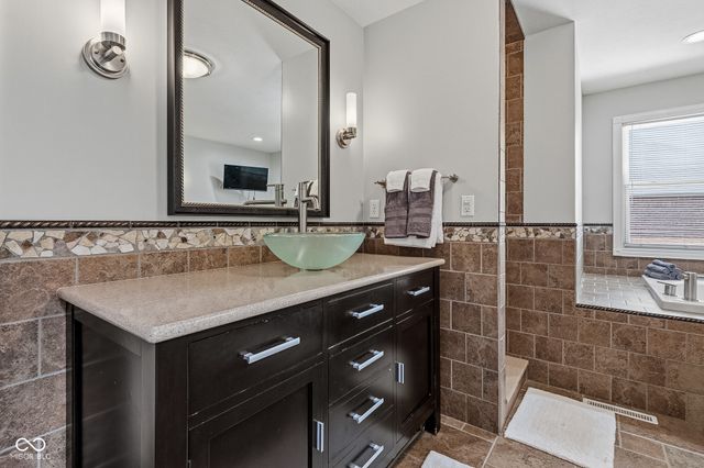 4695 Stonebridge Court, Columbus, IN 47201