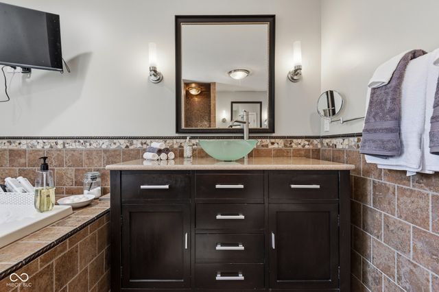 4695 Stonebridge Court, Columbus, IN 47201