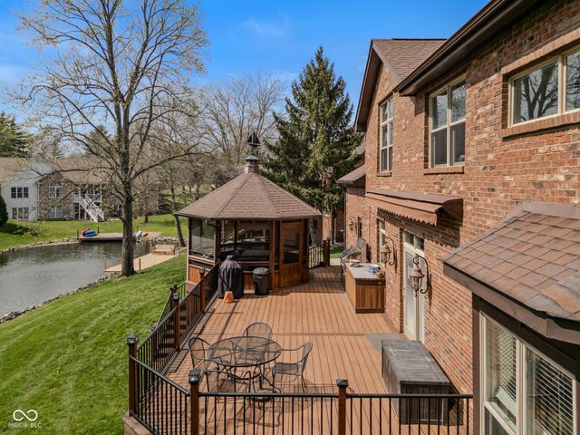 4695 Stonebridge Court, Columbus, IN 47201